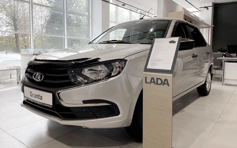 АвтоВАЗ объявил кампанию по проверке табличек Lada Granta
